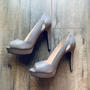 Grey leather pumps